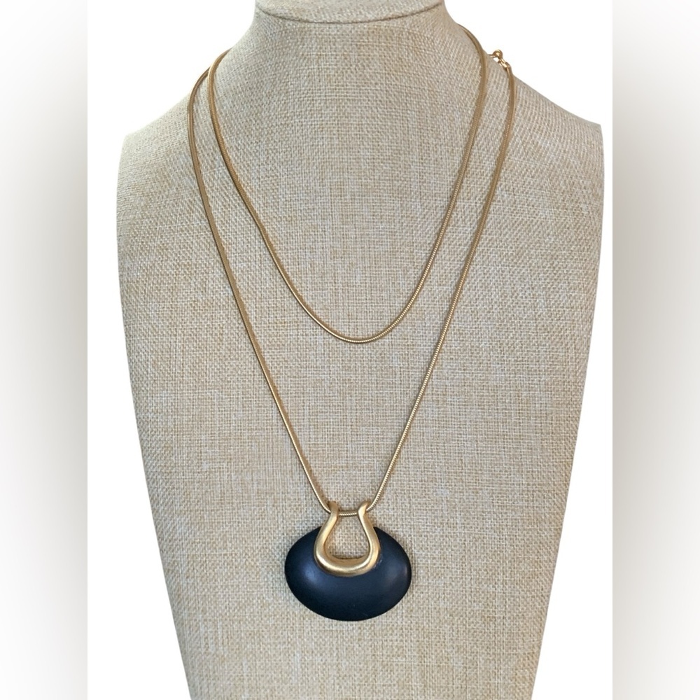 GIVENCHY VINTAGE GOLD-PLATED SNAKE CHAIN
AND BLACK STONE PENDANT NECKLACE